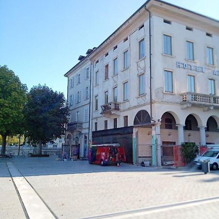 Palazzo Clerici Apartman Luino Kültér fotó